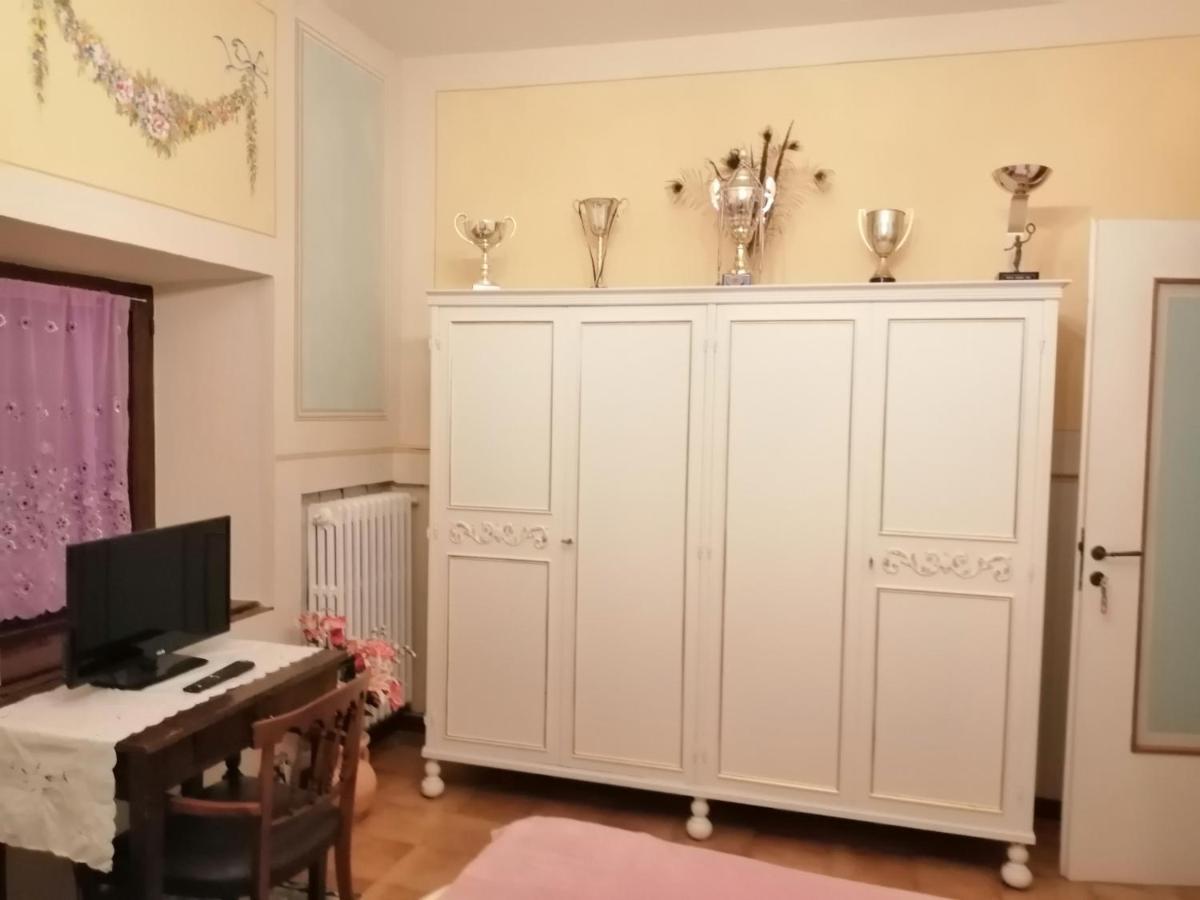 B&B San Nicola Serramazzoni Buitenkant foto