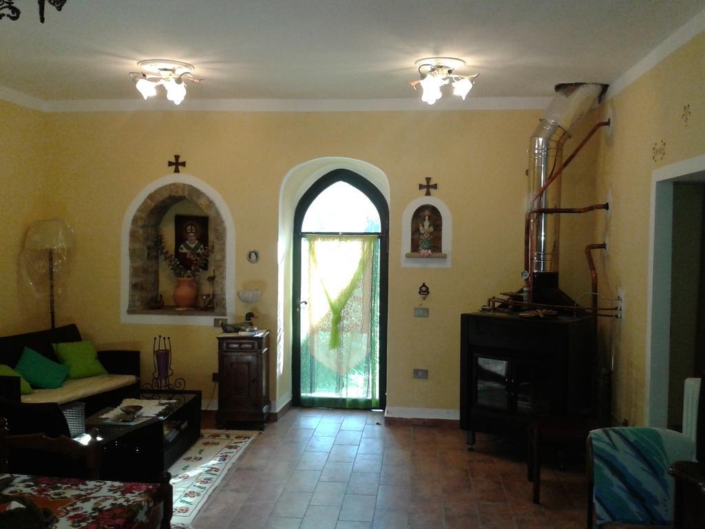 B&B San Nicola Serramazzoni Buitenkant foto