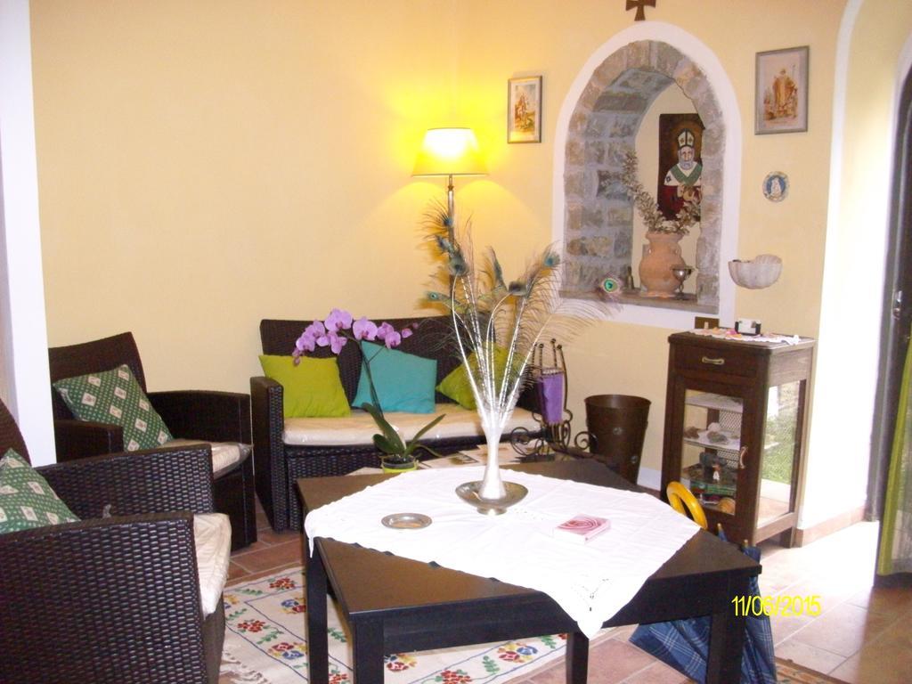B&B San Nicola Serramazzoni Buitenkant foto