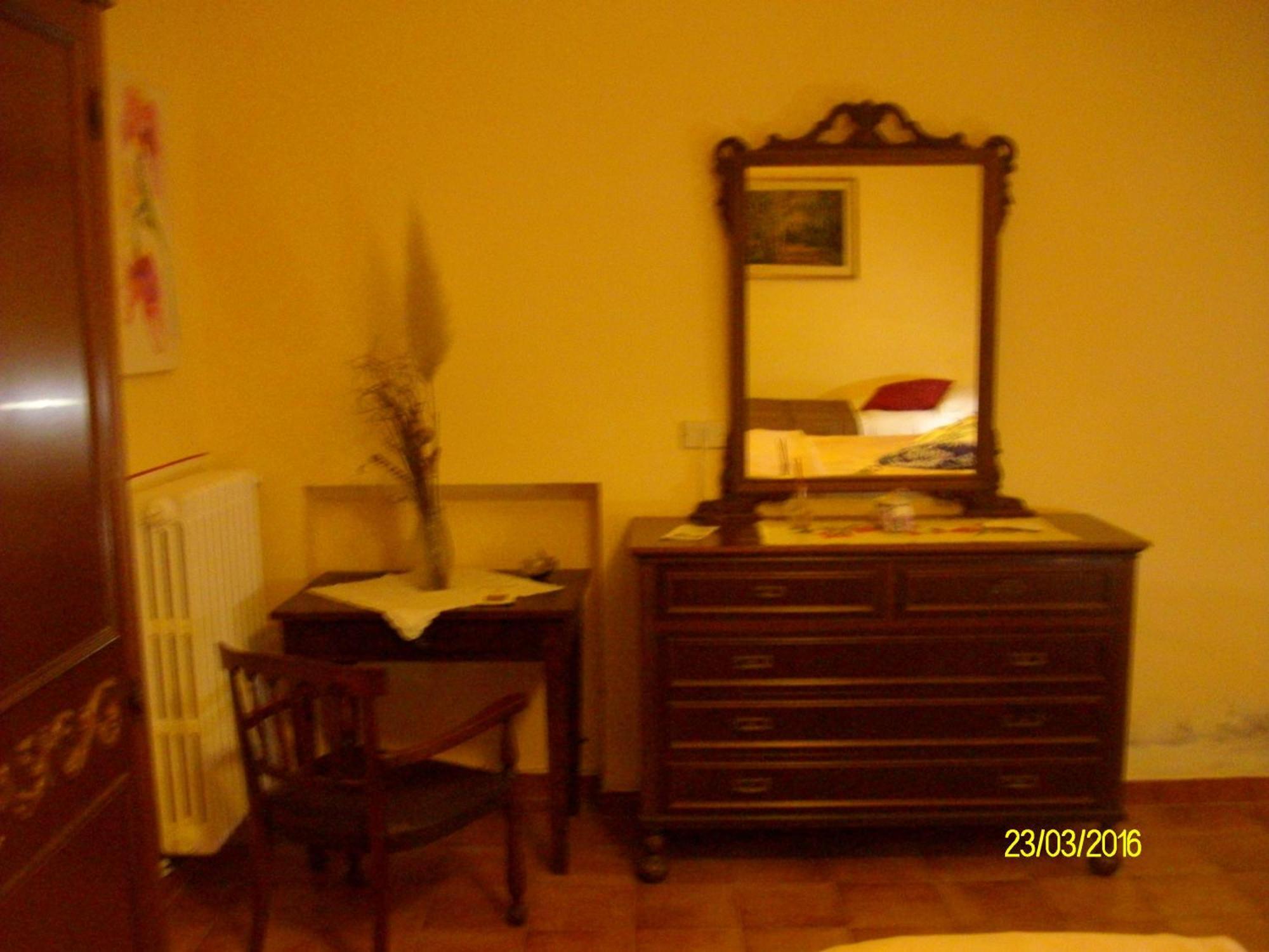 B&B San Nicola Serramazzoni Buitenkant foto
