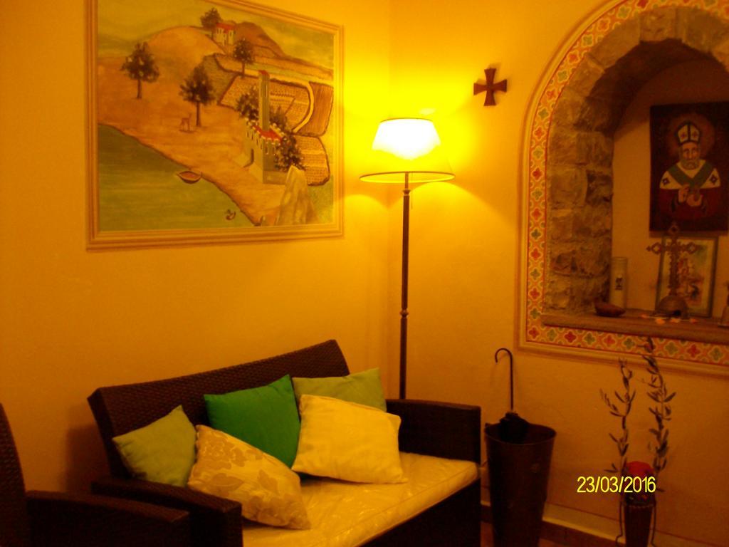 B&B San Nicola Serramazzoni Buitenkant foto